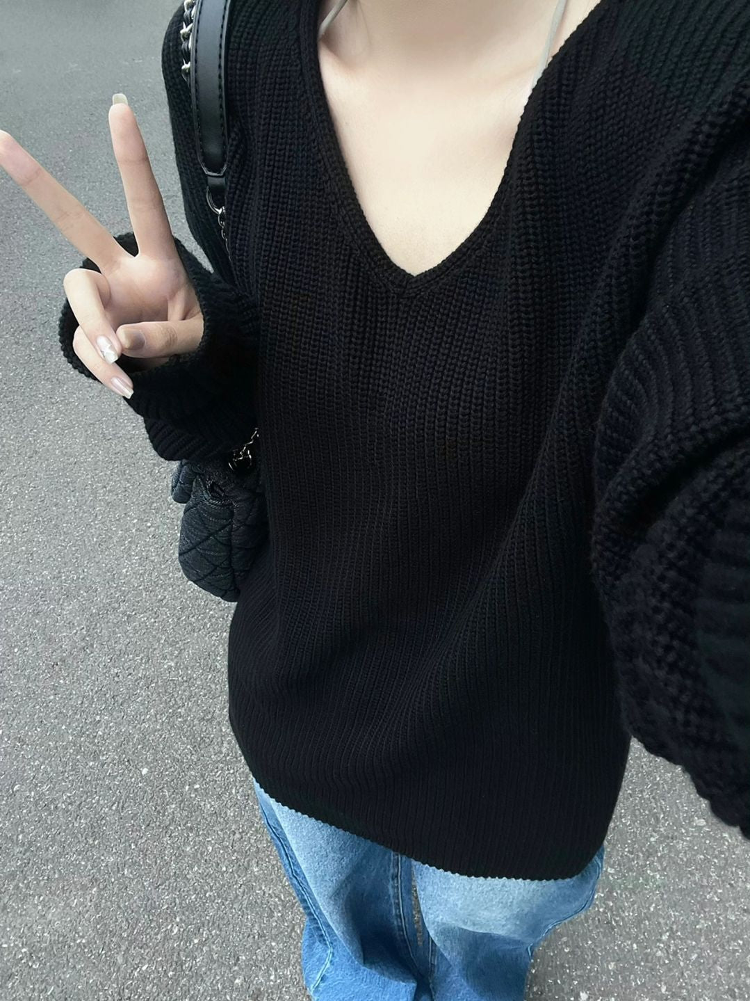 Loose V-neck Black Sweater