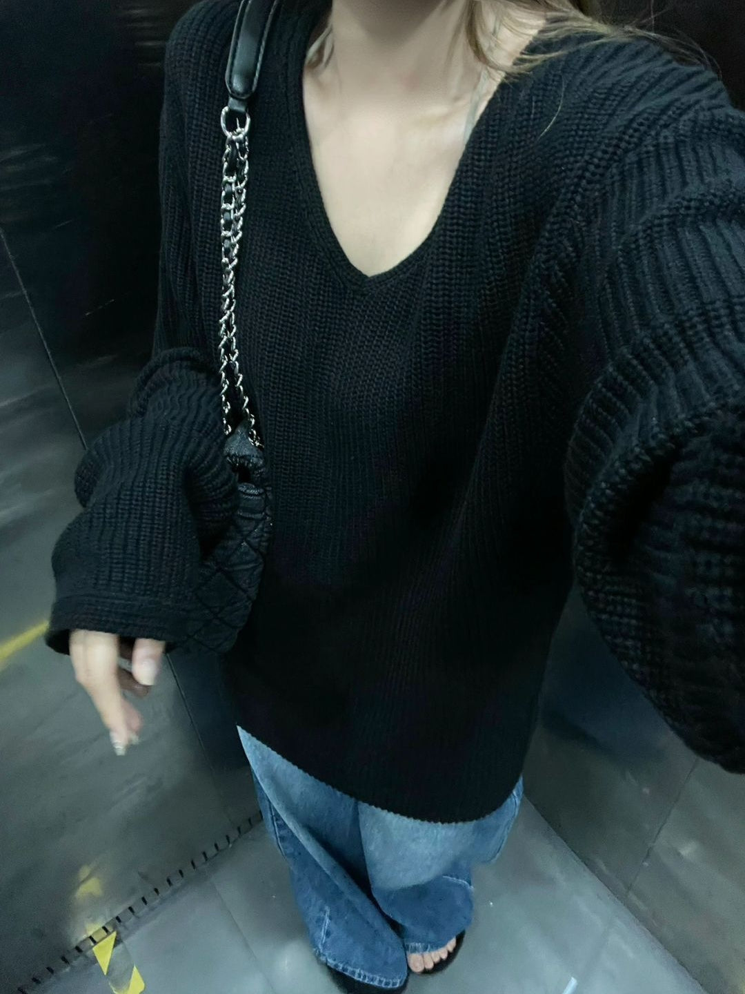 Loose V-neck Black Sweater