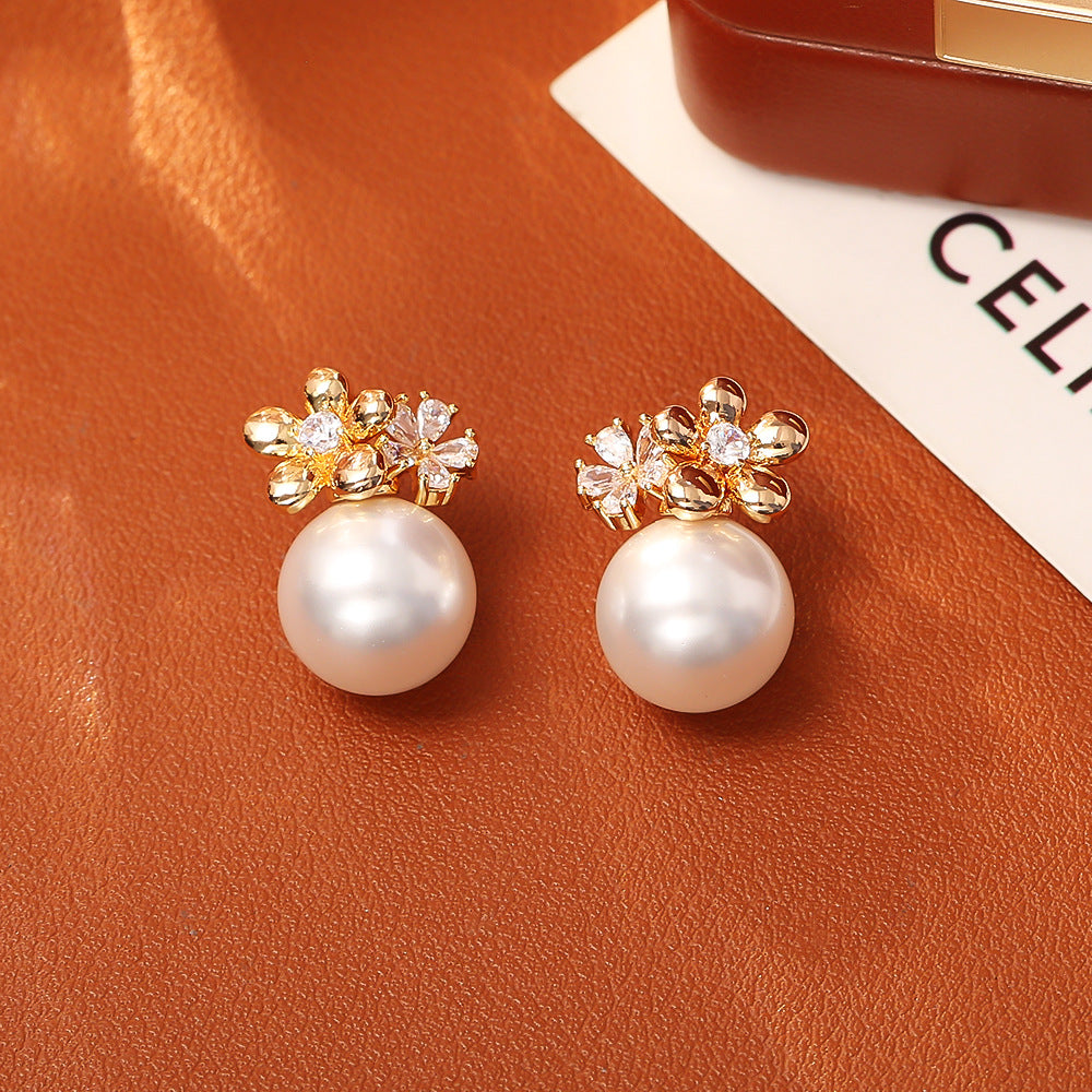 Flower Pearl Stud