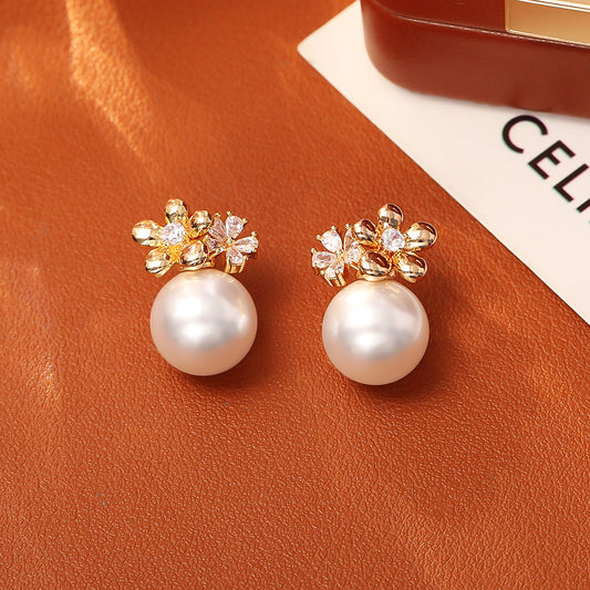 Flower Pearl Stud