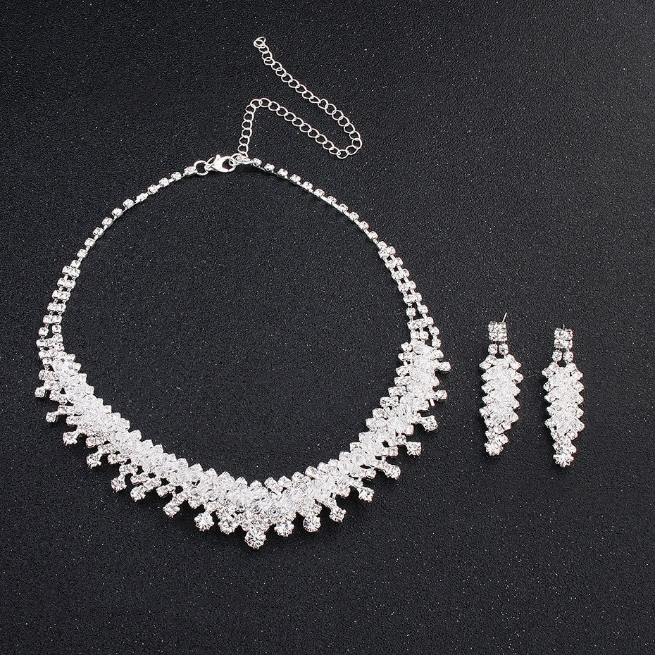 Must Have sparkle necklace set
